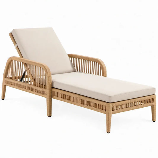 Verstelbaar ligbed met armleuningen 200 x 75 cm beige PE-vlechtwerk met gebroken wit kussen
